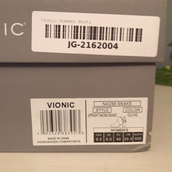 NIB Vionic Upright Naomi Snake Print Booties O
Green Plant Mom Size 8.5 Wide - Picture 6 of 6